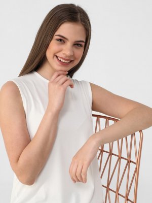 Beyaz Viskon Kumaştan Kolsuz Tunik