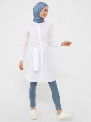 Beyaz Oxford Kumaştan Gizli Düğmeli Tunik