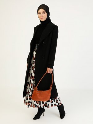 Siyah Düğme Detaylı Kaban