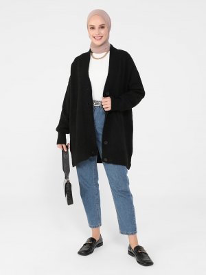 Siyah Düğme Detaylı Triko Hırka