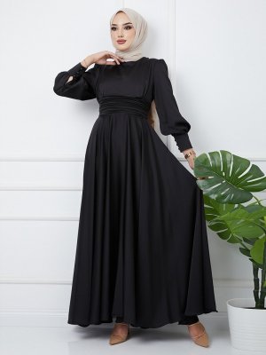 Siyah Beli Pilise Detaylı Kuşaklı Abiye Elbise