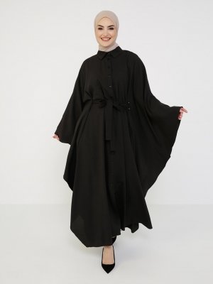 Siyah Yaka Detaylı Düğmeli Kuşaklı Ferace