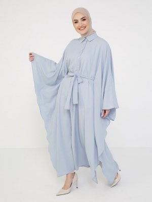 Mavi Yaka Detaylı Düğmeli Kuşaklı Ferace Mavi Yaka Detaylı Düğmeli Kuşaklı Ferace
