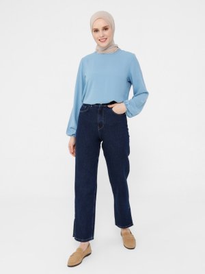 İndigo Doğal Kumaşlı Paçası Yırtmaç Detaylı Denim Pantolon İndigo Doğal Kumaşlı Paçası Yırtmaç Detaylı Denim Pantolon