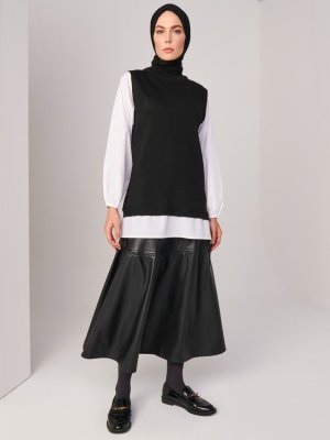 Siyah Kesik Detaylı Suni Deri Çan Etek Siyah Kesik Detaylı Suni Deri Çan Etek