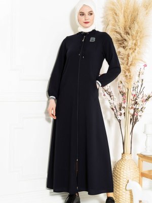 Lacivert Taş İşlemeli Broş Detaylı Ferace Lacivert Taş İşlemeli Broş Detaylı Ferace