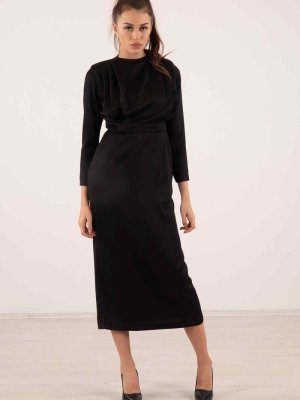 Siyah Üzeri Pilise Detaylı Saten Abiye Elbise