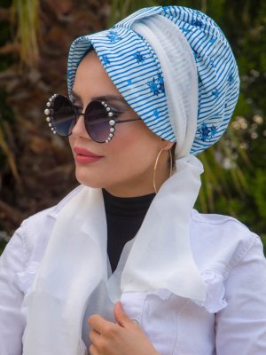 Beyaz Mavi Çizgili Desenli Şapka Çok Renkli
