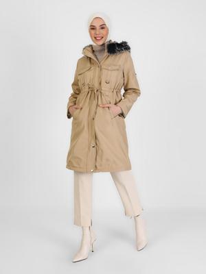 Taş Rengi Şapkası Kürk Detaylı Boydan Fermuarlı Trençkot