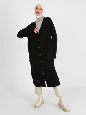 Siyah Düğme Detaylı Uzun Hırka