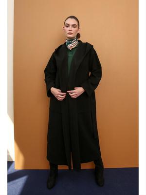 Siyah Kapüşonlu Kemerli Kaşe Kaban