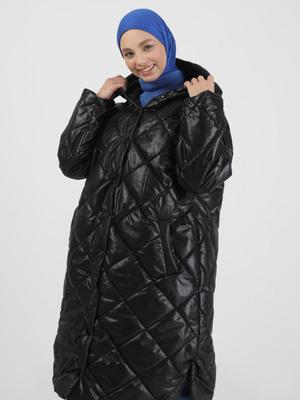 Siyah Kapüşonlu Ve Kapitoneli Uzun Kaban Siyah Kapüşonlu Ve Kapitoneli Uzun Kaban