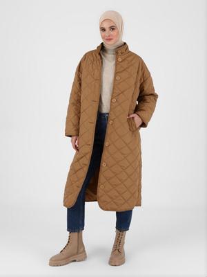 Camel Düğme Detaylı Dik Yaka Kapitone Kaban Camel Düğme Detaylı Dik Yaka Kapitone Kaban