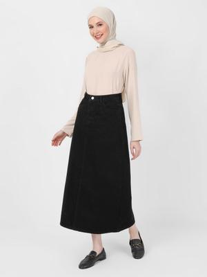 Siyah Doğal Kumaşlı Cep Detaylı Kot Etek Siyah Doğal Kumaşlı Cep Detaylı Kot Etek