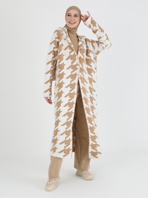 İnci Beyazı Vizon Desenli Triko Kaban Hırka