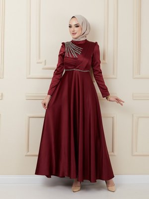 Bordo Önü Pilise Ve Boncuk Detaylı Saten Abiye Elbise Bordo Önü Pilise Ve Boncuk Detaylı Saten Abiye Elbise