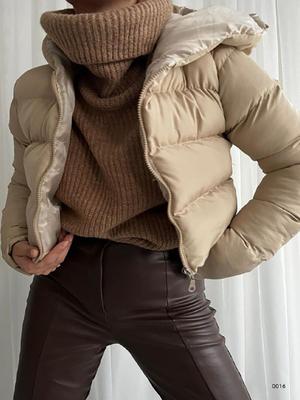 Bej Rengi Kısa Model Şapkalı Şişme Mont