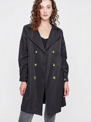 Siyah Kruvaze Yaka Kuşaklı Trençkot Siyah Kruvaze Yaka Kuşaklı Trençkot