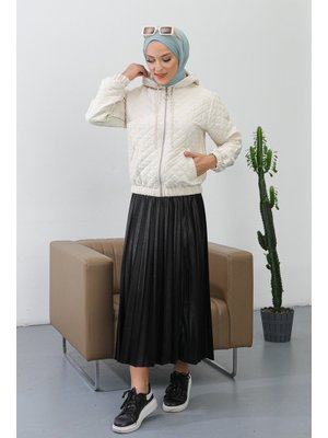 Krem Kapüşonlu Filota Cepli Kapitone Kısa Ceket Krem Kapüşonlu Filota Cepli Kapitone Kısa Ceket