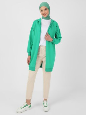 Koyu Yeşil Fermuarlı Spor Kap