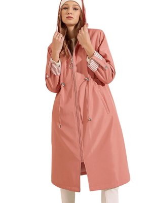 Pembe Kolları Apoletli Kapüşonlu Trençkot Pembe Kolları Apoletli Kapüşonlu Trençkot