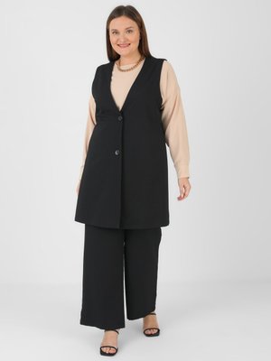 Siyah Büyük Beden Düğme Detaylı Yelek