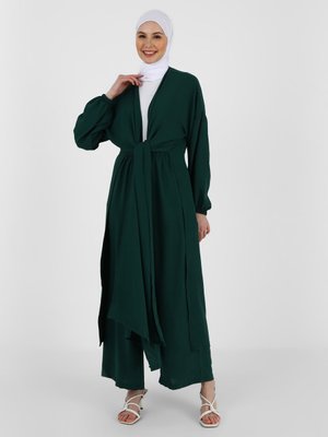 Zümrüt Yeşili Bağlama Detaylı Aerobin Ferace & Pantolon İkili Takım