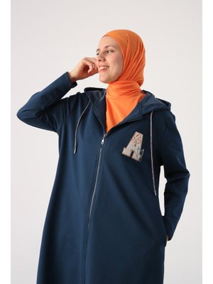 Koyu İndigo Büyük Beden Aplike Nakışlı Kapüşonlu Hırka Koyu İndigo Büyük Beden Aplike Nakışlı Kapüşonlu Hırka
