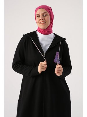 Siyah Büyük Beden Aplike Nakışlı Kapüşonlu Hırka Siyah Büyük Beden Aplike Nakışlı Kapüşonlu Hırka