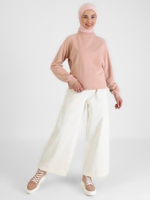 Hindistan Cevizi Doğal Kumaşlı Beli Lastikli Gabardin Pantolon Hindistan Cevizi Doğal Kumaşlı Beli Lastikli Gabardin Pantolon