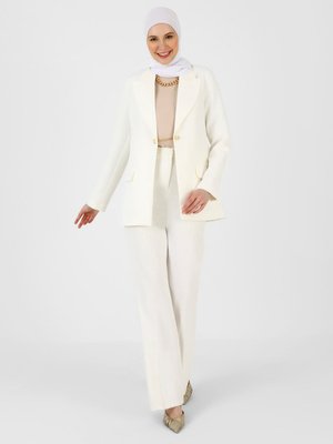 Off White Aksesuar Detaylı Şık Ceket Off White Aksesuar Detaylı Şık Ceket