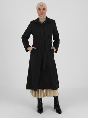 Siyah Gizli Düğme Detaylı Kaban