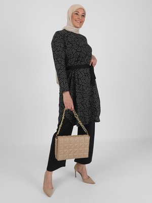 Siyah Tunik & Pantolon İkili Takım Siyah Tunik & Pantolon İkili Takım