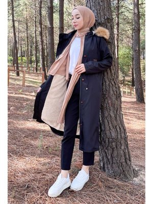 Siyah Bağcık Detaylı Mont