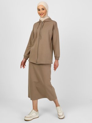 Koyu Vizon Tunik & Etek İkili Takım Koyu Vizon Tunik & Etek İkili Takım