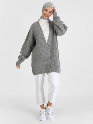 Önü Düğme Detaylı Triko Hırka Gümüş