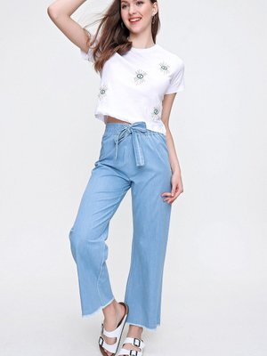 Açık Mavi Bol Paça Jeans Kot Pantolon Açık Mavi Bol Paça Jeans Kot Pantolon