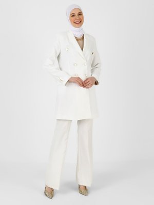 Beyaz Düğme Detaylı Blazer Ceket