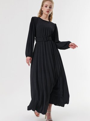 Siyah Piliseli Kemerli Abiye Elbise Siyah Piliseli Kemerli Abiye Elbise