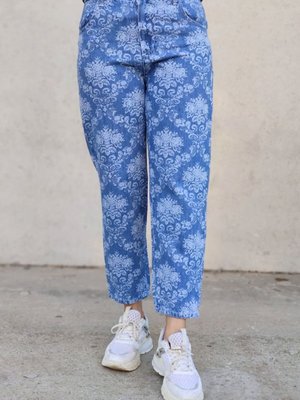 Mavi Çiçek Desenli Kot Pantolon