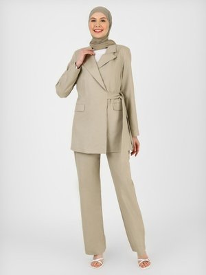 Açık Vizon Gizli Düğmeli Astarlı Bağlama Detaylı Keten Ceket