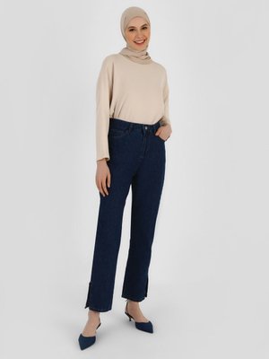 Koyu İndigo Yırtmaç Detaylı Denim Pantolon Koyu İndigo Yırtmaç Detaylı Denim Pantolon