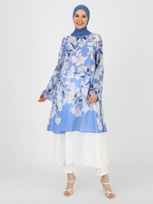 Mavi Beyaz Çiçek Desenli Katlı Şifon Ferace