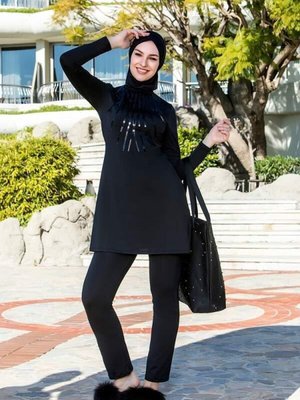 Siyah Pullu Detay Büyük Beden Tam Kapalı Mayo Siyah Pullu Detay Büyük Beden Tam Kapalı Mayo