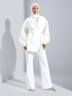 Off White Balon Kol Brode Detaylı Kuşaklı Ceket Off White Balon Kol Brode Detaylı Kuşaklı Ceket