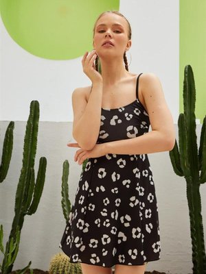 Siyah İnce Askılı Elbiseli Taş Desenli Mayo Siyah İnce Askılı Elbiseli Taş Desenli Mayo