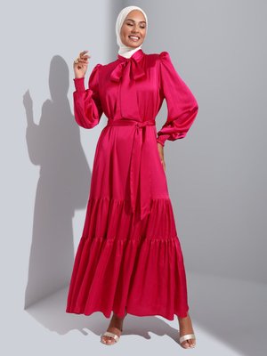 Fuşya Bağlama Detaylı Saten Elbise Fuşya Bağlama Detaylı Saten Elbise