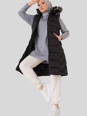 Siyah Kürk Kapüşonlu Cepli Uzun Şişme Yelek