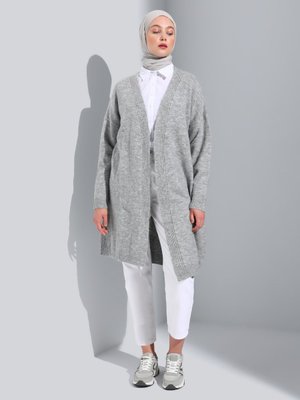 Gümüş Rengi Yumuşak Ve Rahat Kalıp Triko Hırka