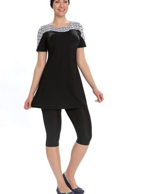 Siyah Likralı Yarı Üst Detay Mayo